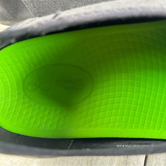 OOFOS OOmg eeZee Black Slip On Comfort Mule Recovery Shoes Womens Size 8.5 - Picture 10 of 10